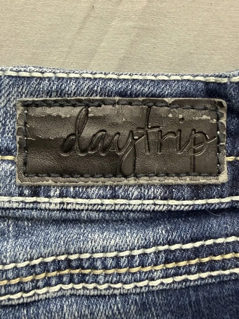 Daytrip Scorpio Jean Shorts Women 29 Blue Embroidered Low Rise Boho Western READ